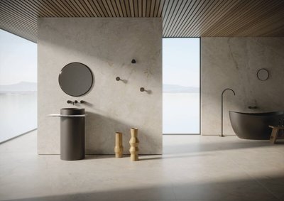 Banheiro com janelas grandes, forro de madeira, piso e parede com porcelanato aplicado. 