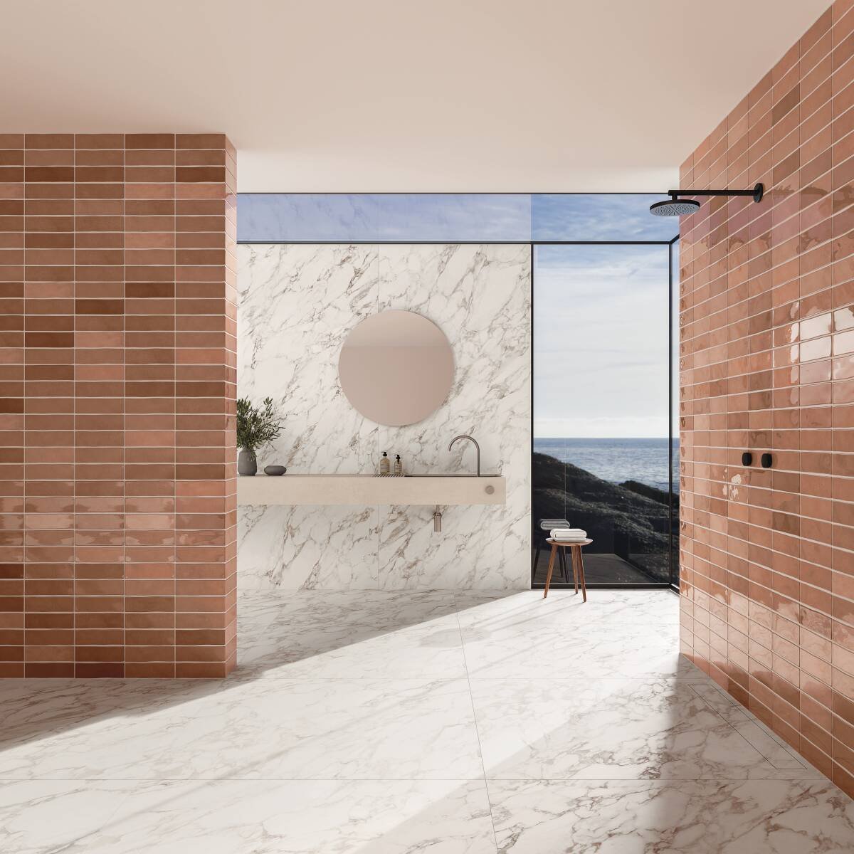 Banheiro com paredes em azulejo terracota polido e piso em porcelanato branco com veios marcados